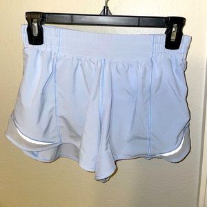 Lulu lemon hotty hot shorts size 6 Tall (4”)